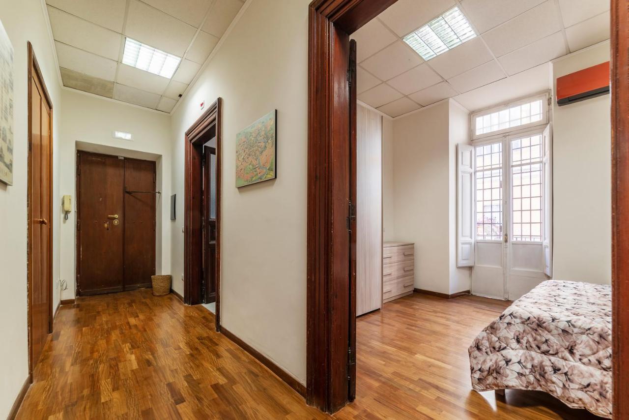 Residence Borgognoni Apartments โรม ภายนอก รูปภาพ