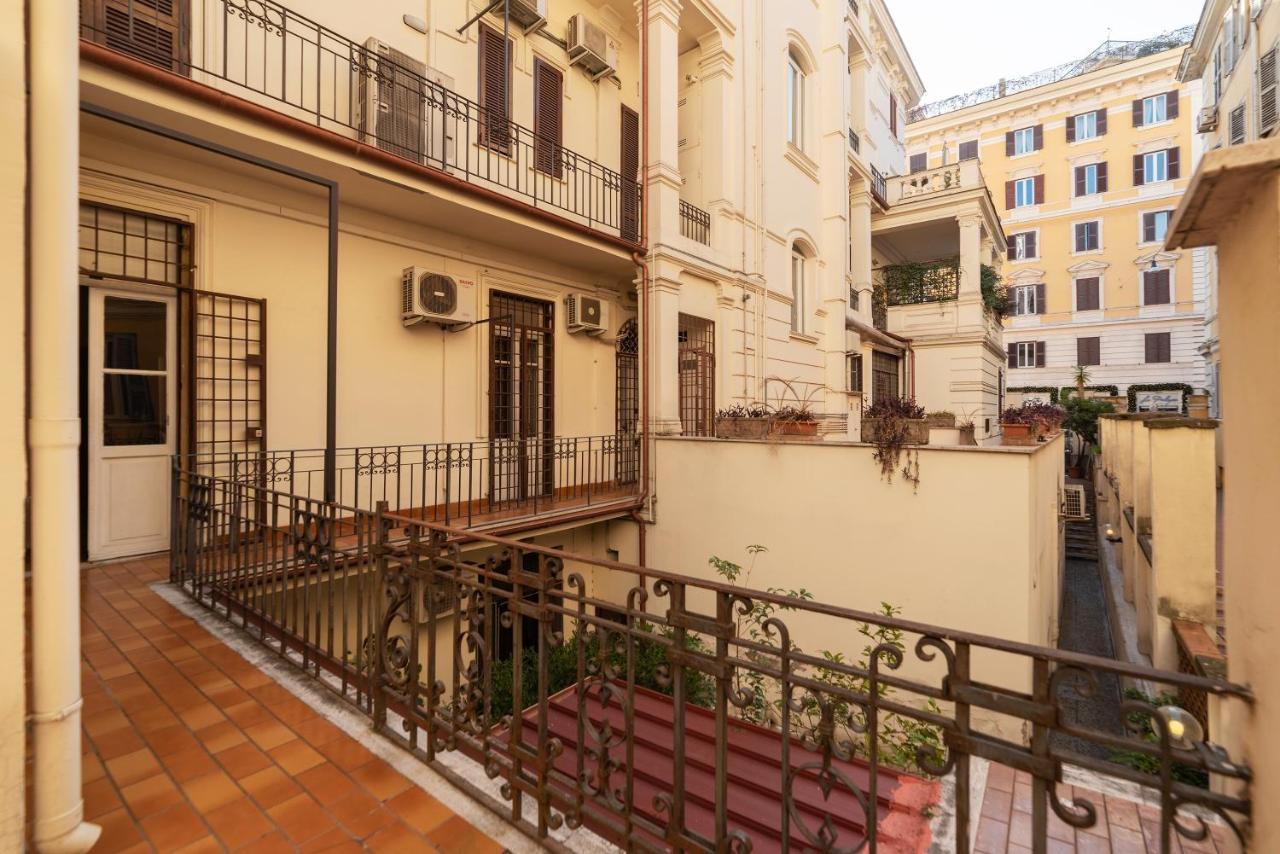 Residence Borgognoni Apartments โรม ภายนอก รูปภาพ